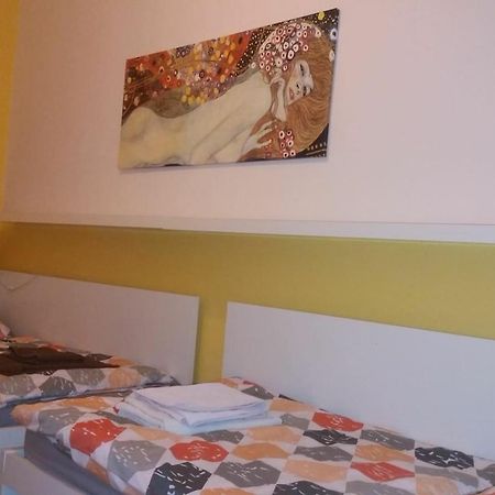 Geraeumige Zentrumsnahe Altbauwohnung Vídeň Exteriér fotografie
