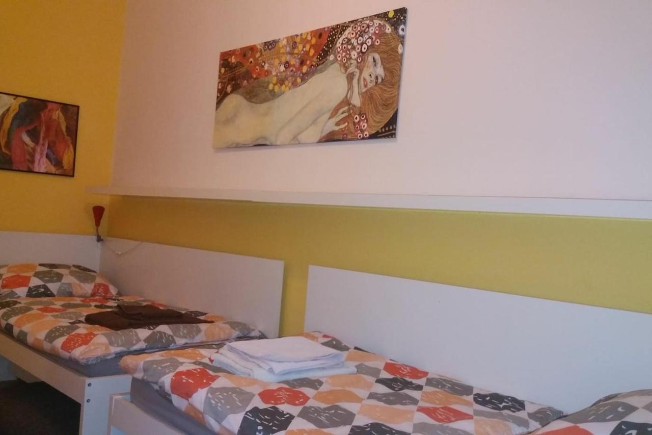 Geraeumige Zentrumsnahe Altbauwohnung Vídeň Exteriér fotografie