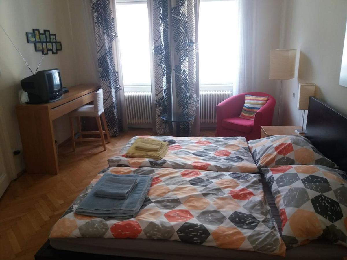 Geraeumige Zentrumsnahe Altbauwohnung Vídeň Exteriér fotografie