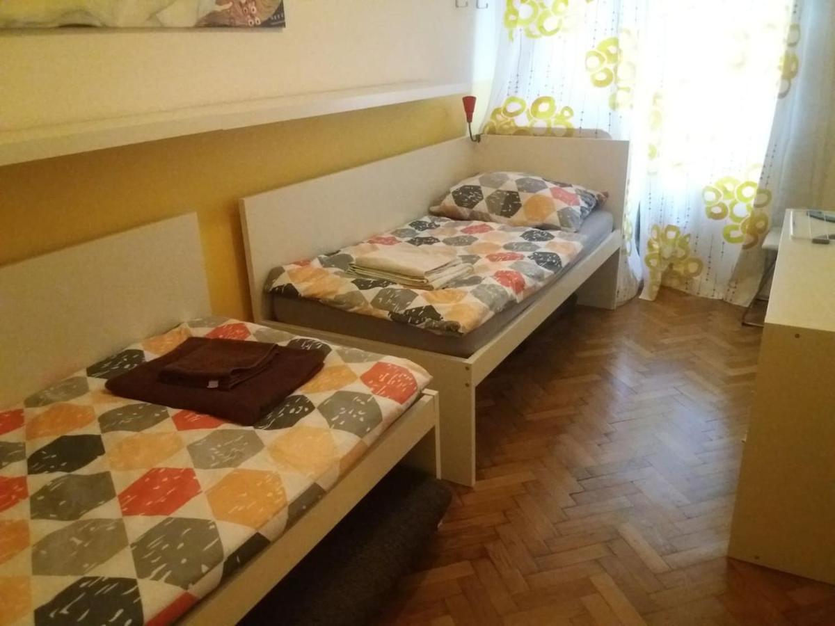 Geraeumige Zentrumsnahe Altbauwohnung Vídeň Exteriér fotografie