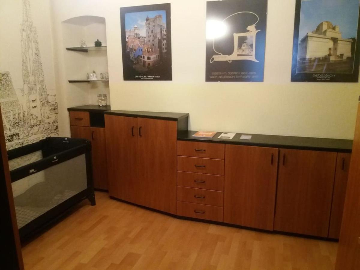 Geraeumige Zentrumsnahe Altbauwohnung Vídeň Exteriér fotografie